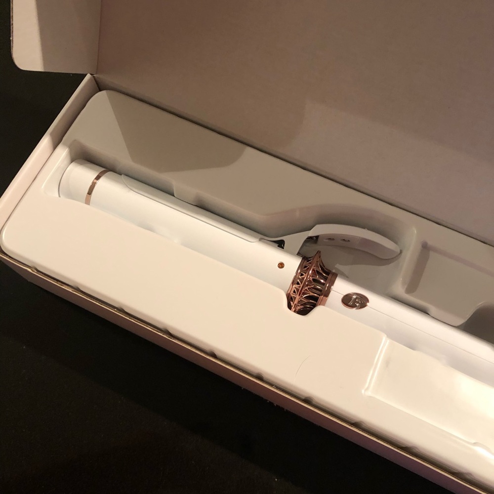 T3 Twirl 1 1/4” curling iron